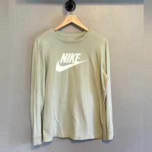 Women’s NIKE XL long sleeve tshirt, like new, no damage/stains, sea foam color